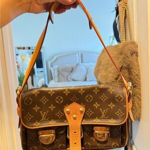 louis vuitton monogram hudson pm AUTHENTIC